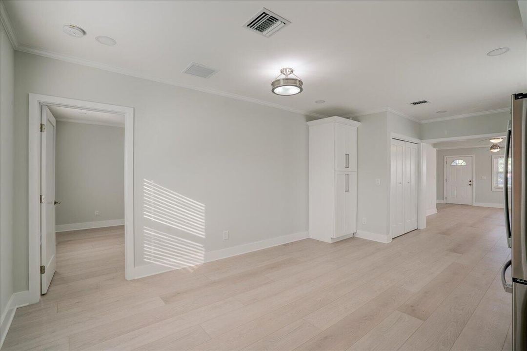 For Rent: $4,100 (3 beds, 2 baths, 1032 Square Feet)