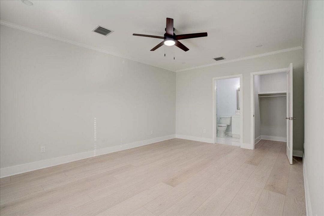 For Rent: $4,100 (3 beds, 2 baths, 1032 Square Feet)