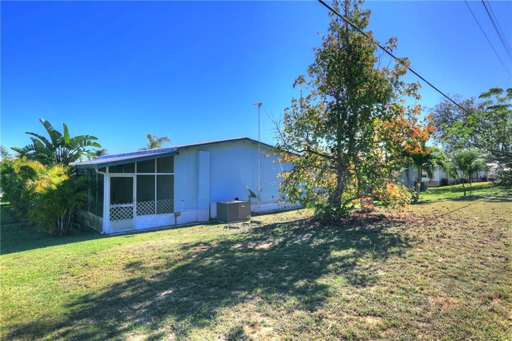 For Sale: $149,900 (2 beds, 2 baths, 1014 Square Feet)