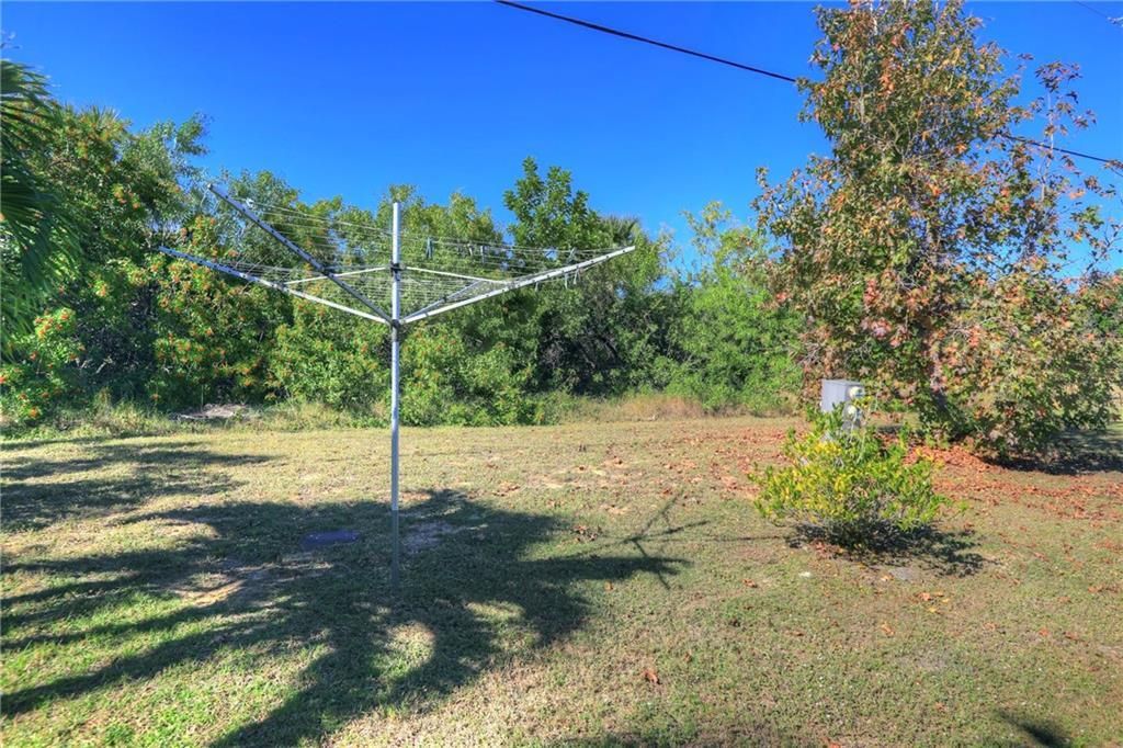 For Sale: $149,900 (2 beds, 2 baths, 1014 Square Feet)