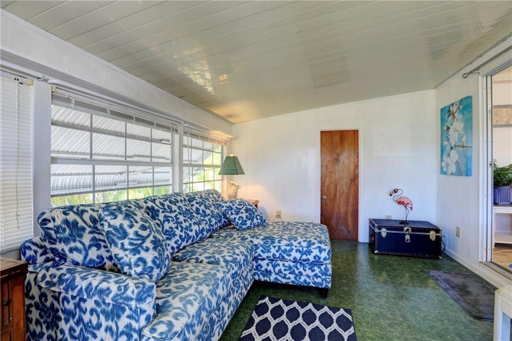 For Sale: $149,900 (2 beds, 2 baths, 1014 Square Feet)