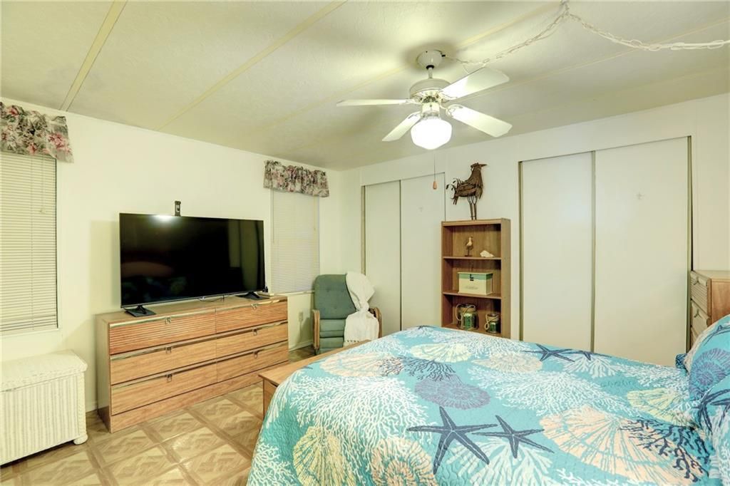 For Sale: $149,900 (2 beds, 2 baths, 1014 Square Feet)