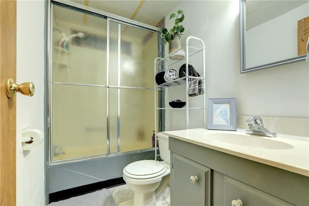 For Sale: $149,900 (2 beds, 2 baths, 1014 Square Feet)