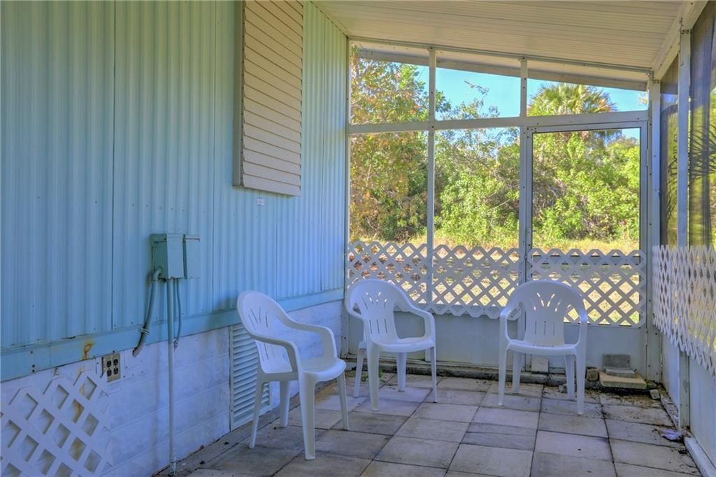 For Sale: $149,900 (2 beds, 2 baths, 1014 Square Feet)