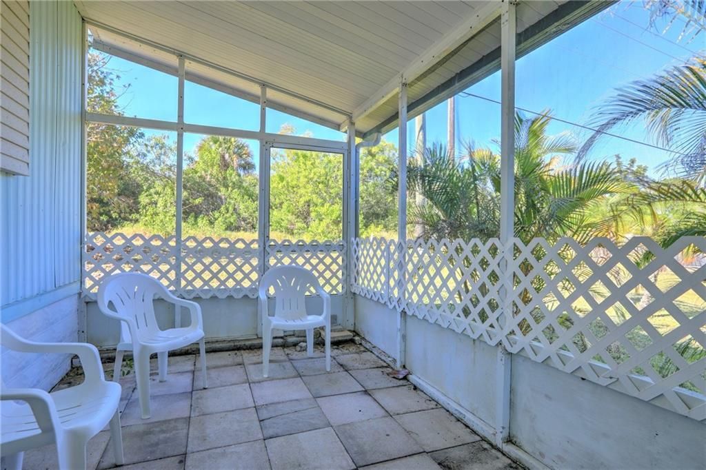 For Sale: $149,900 (2 beds, 2 baths, 1014 Square Feet)