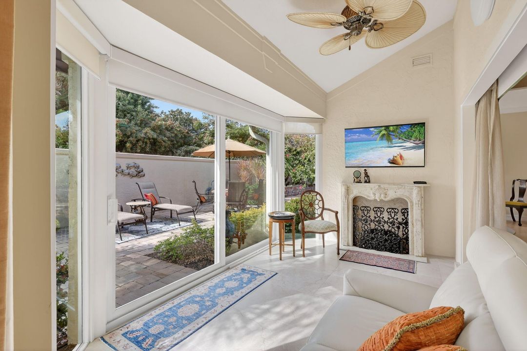 На продажу: $875,000 (2 спален, 2 ванн, 2225 Квадратных фут)