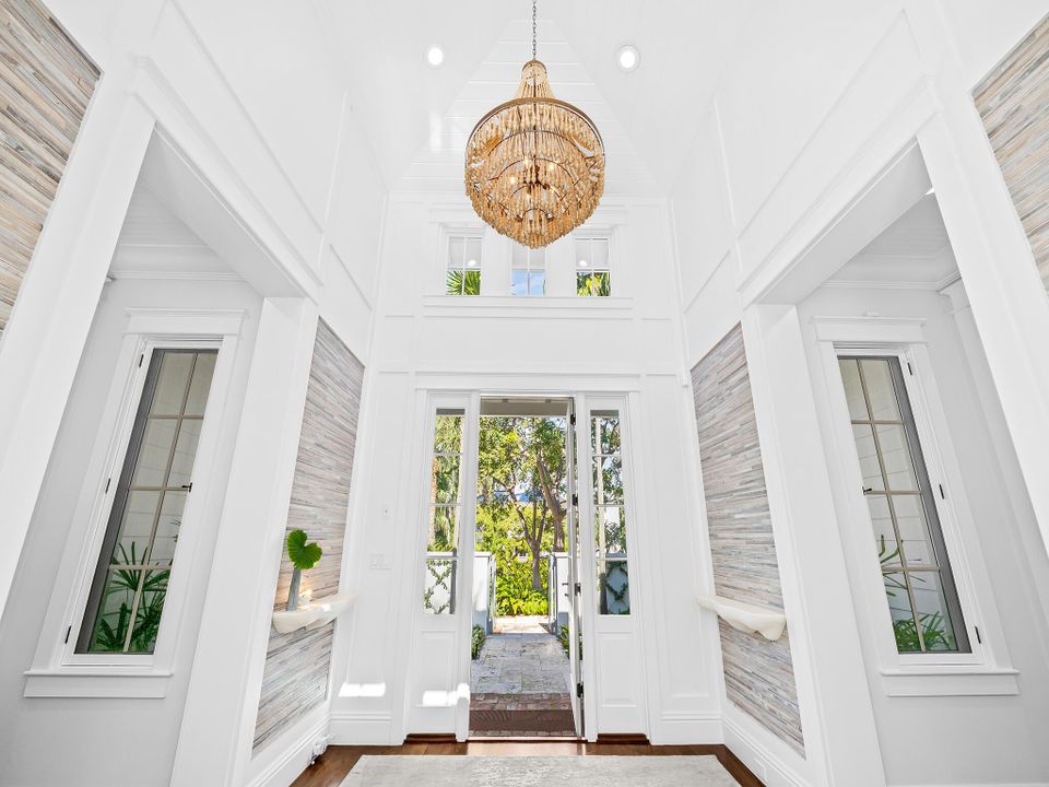 En Venta: $5,499,000 (4 camas, 3 baños, 2411 Pies cuadrados)