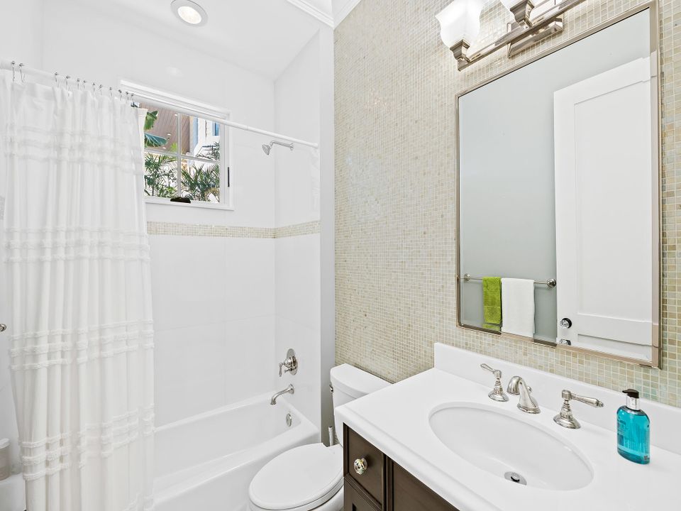 En Venta: $5,499,000 (4 camas, 3 baños, 2411 Pies cuadrados)