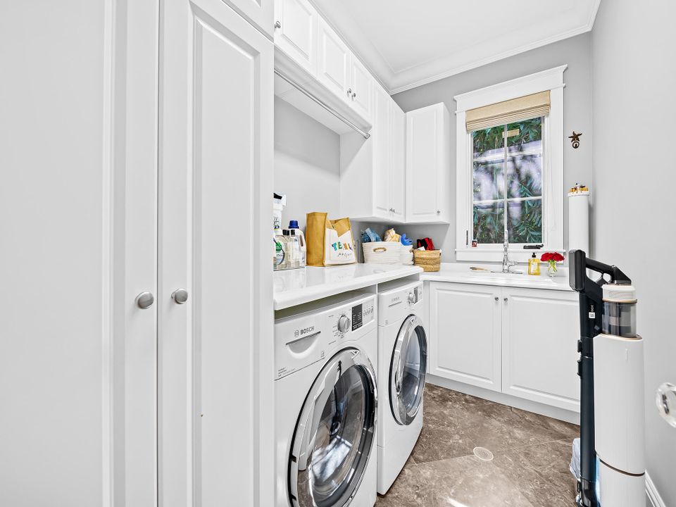 En Venta: $5,499,000 (4 camas, 3 baños, 2411 Pies cuadrados)