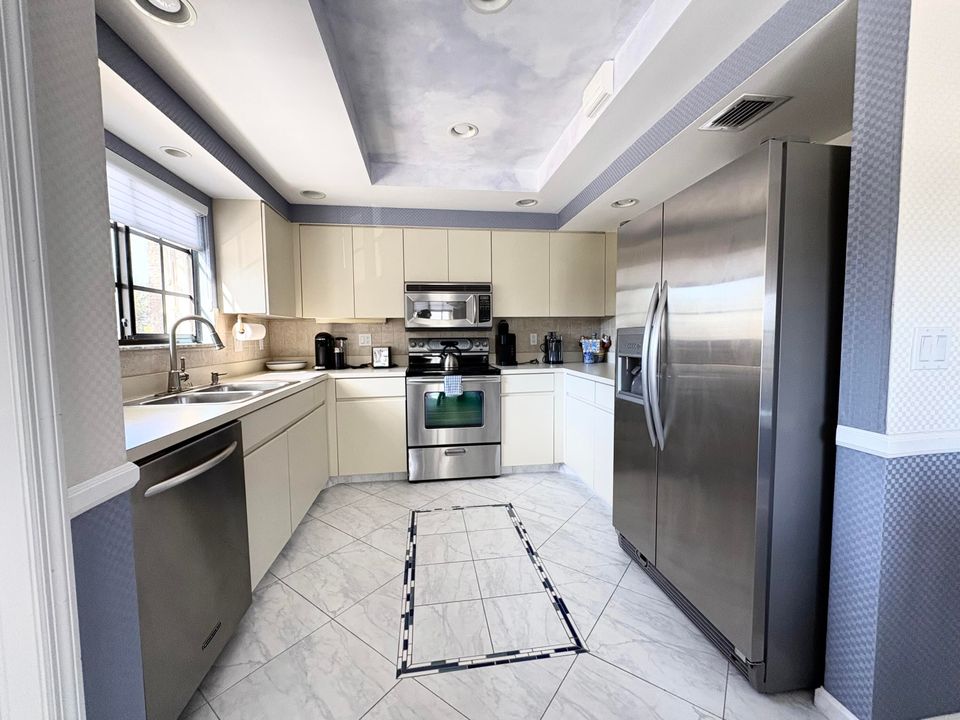 For Rent: $9,500 (2 beds, 2 baths, 1705 Square Feet)