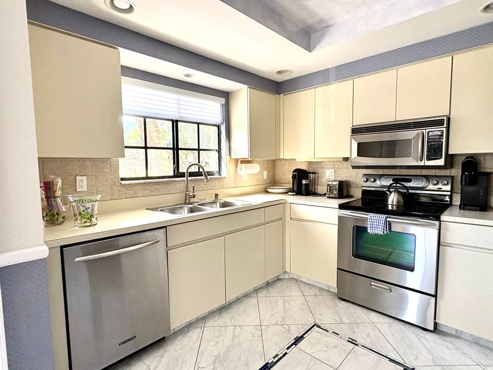 For Rent: $9,500 (2 beds, 2 baths, 1705 Square Feet)