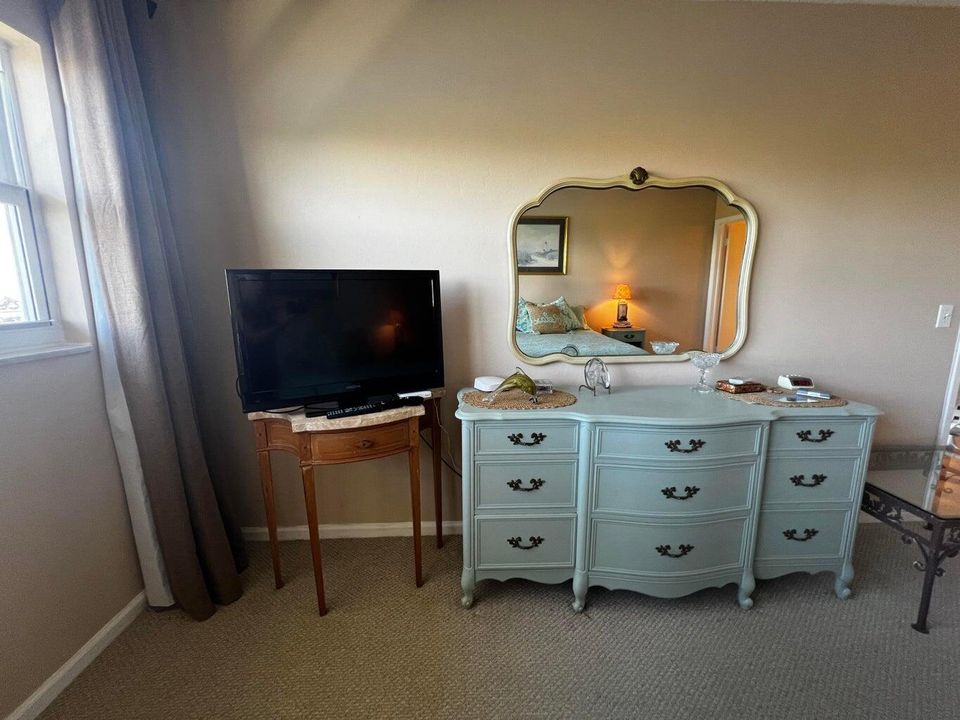 For Rent: $3,000 (2 beds, 2 baths, 1010 Square Feet)