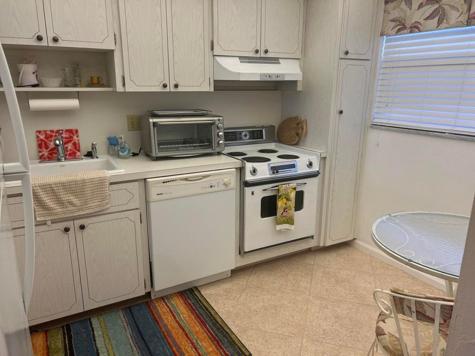 For Rent: $3,000 (2 beds, 2 baths, 1010 Square Feet)