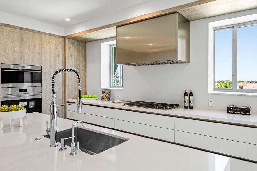 For Sale: $3,650,000 (4 beds, 4 baths, 3458 Square Feet)