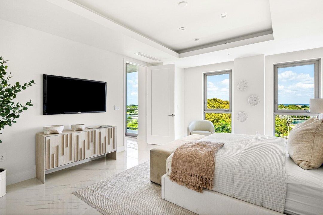 For Sale: $3,650,000 (4 beds, 4 baths, 3458 Square Feet)