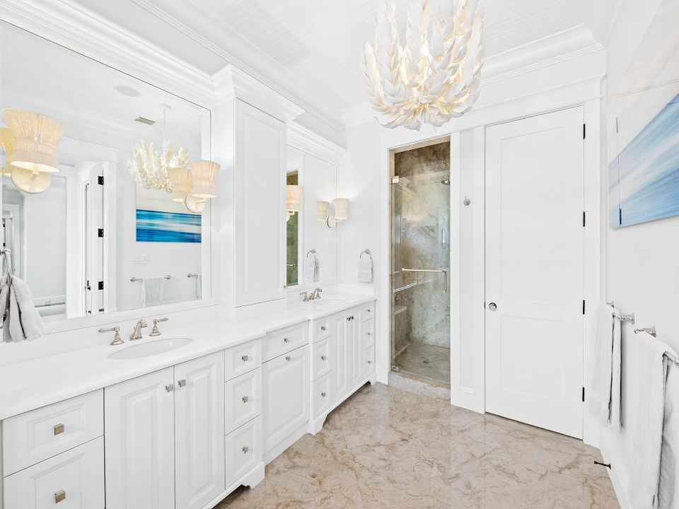 En Venta: $5,499,000 (4 camas, 3 baños, 2411 Pies cuadrados)