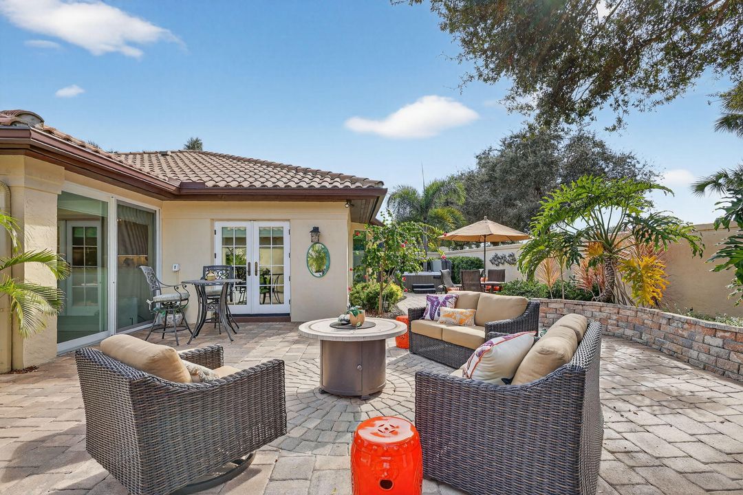 На продажу: $875,000 (2 спален, 2 ванн, 2225 Квадратных фут)