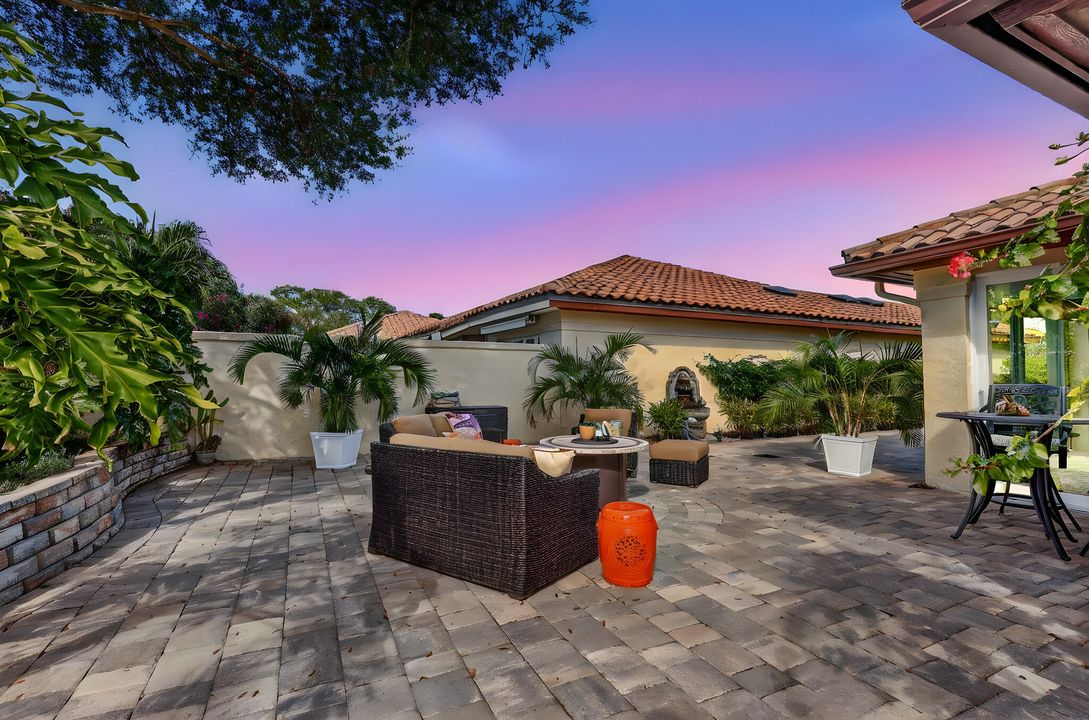 На продажу: $875,000 (2 спален, 2 ванн, 2225 Квадратных фут)