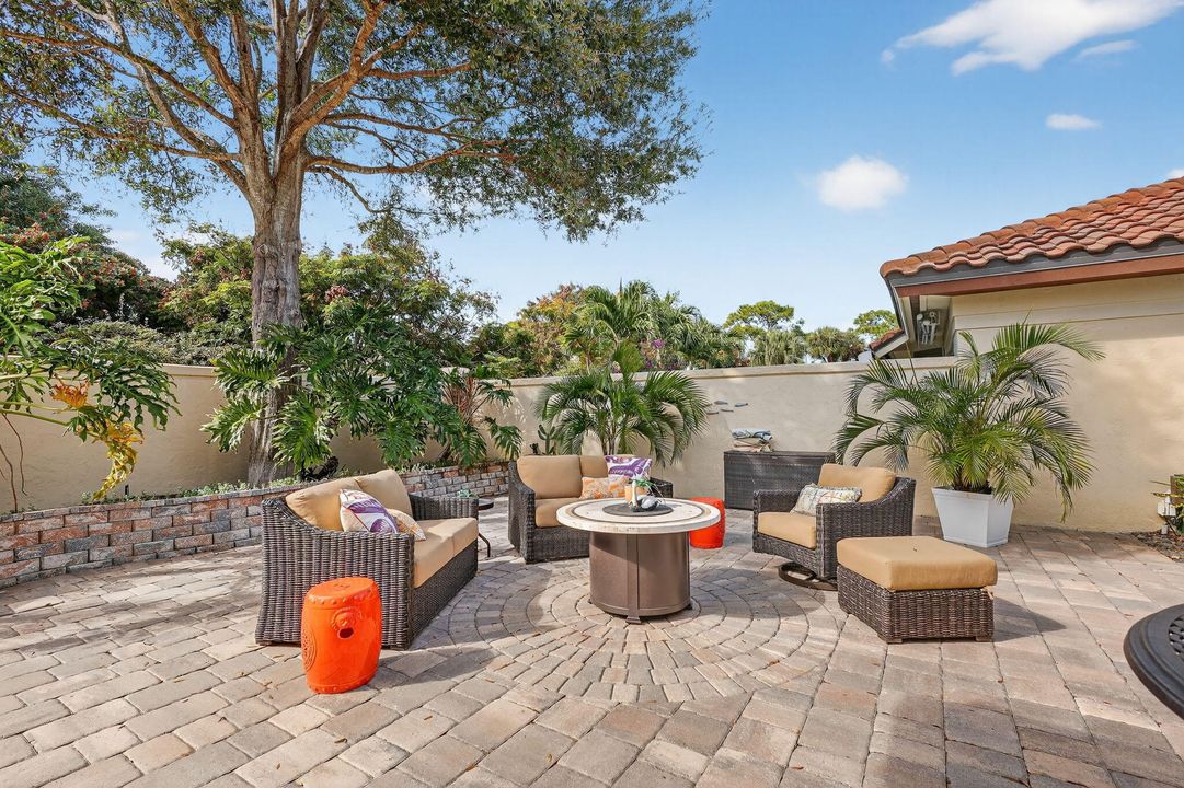 На продажу: $875,000 (2 спален, 2 ванн, 2225 Квадратных фут)