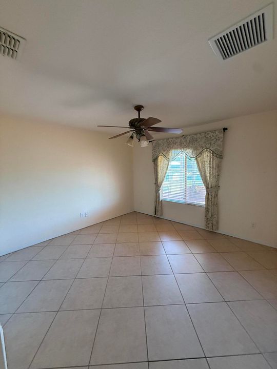 出租: $3,200 (5 贝兹, 3 浴室, 3076 平方英尺)