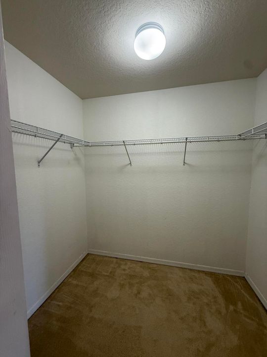 出租: $3,200 (5 贝兹, 3 浴室, 3076 平方英尺)