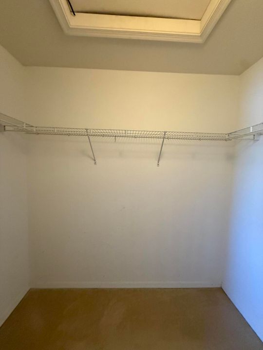 出租: $3,200 (5 贝兹, 3 浴室, 3076 平方英尺)