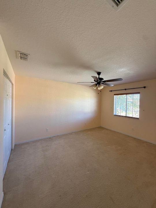 出租: $3,200 (5 贝兹, 3 浴室, 3076 平方英尺)