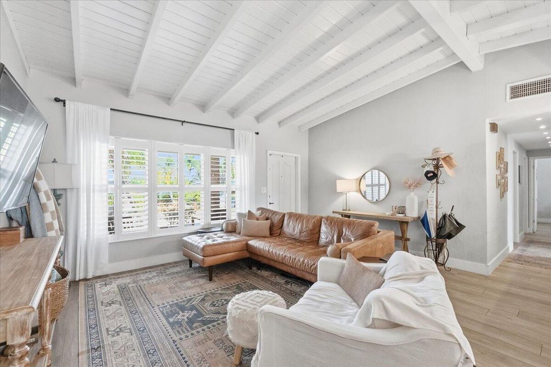 For Sale: $850,000 (4 beds, 2 baths, 1708 Square Feet)