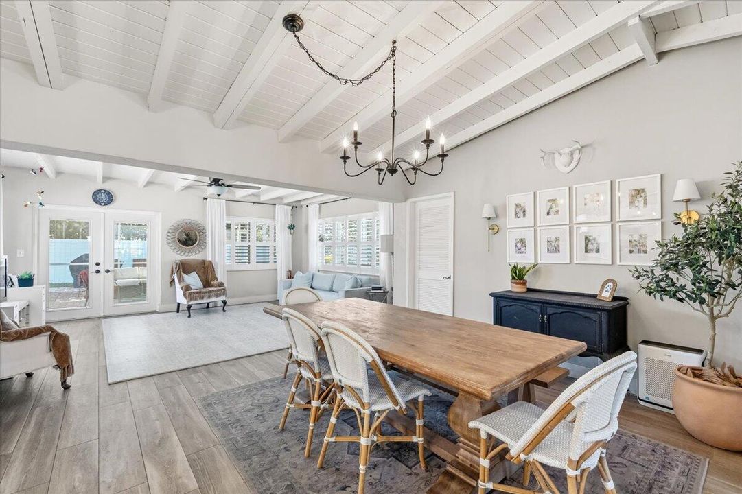 For Sale: $850,000 (4 beds, 2 baths, 1708 Square Feet)