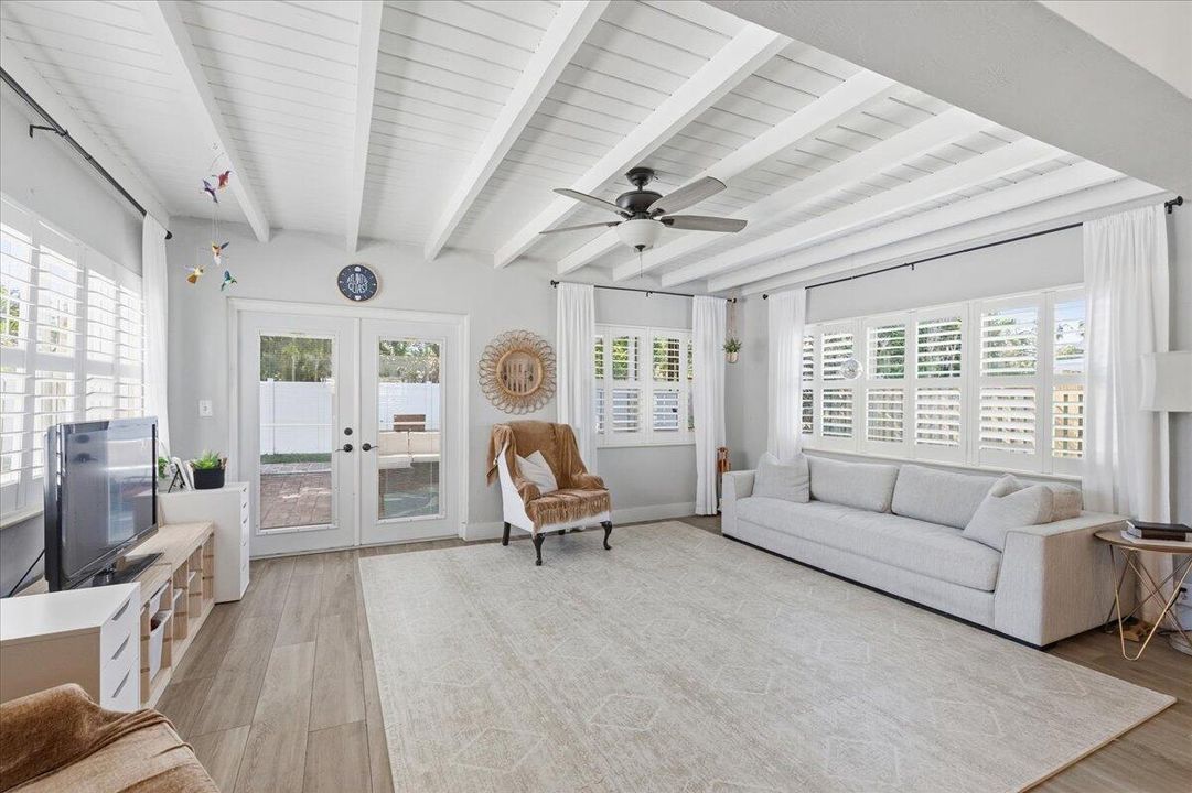 For Sale: $850,000 (4 beds, 2 baths, 1708 Square Feet)