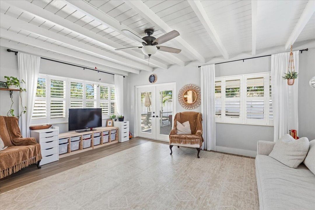 For Sale: $850,000 (4 beds, 2 baths, 1708 Square Feet)