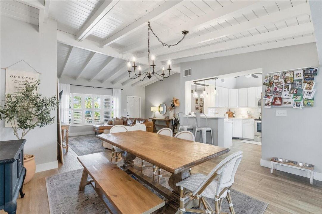 For Sale: $850,000 (4 beds, 2 baths, 1708 Square Feet)