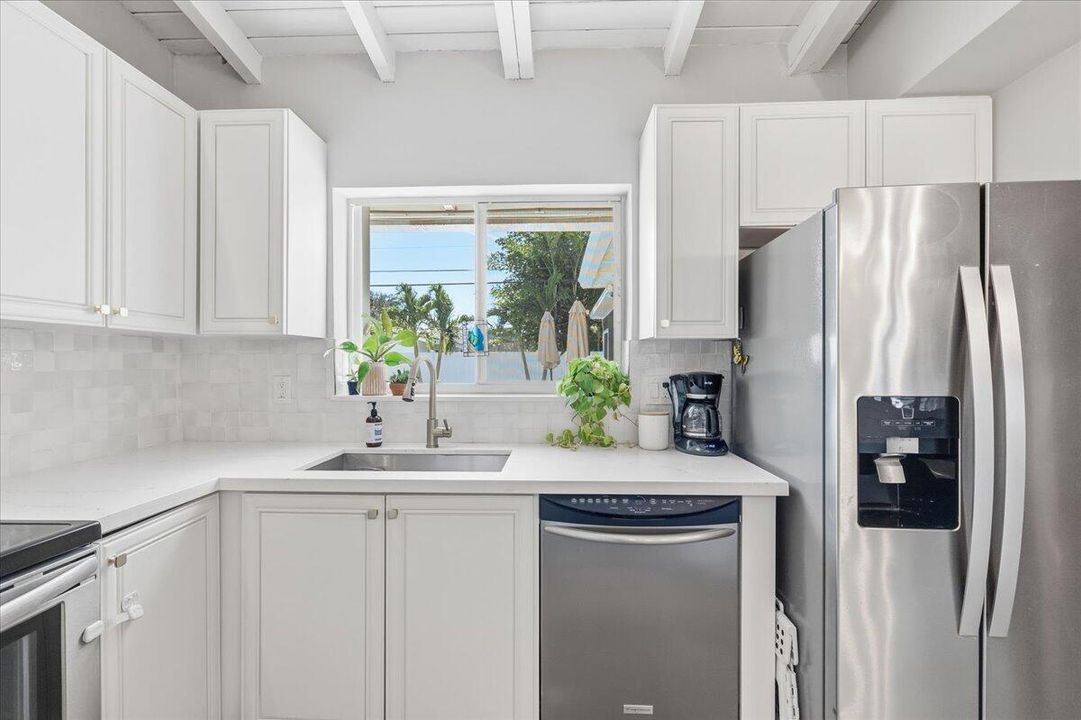 For Sale: $850,000 (4 beds, 2 baths, 1708 Square Feet)