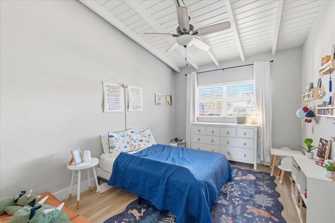 For Sale: $850,000 (4 beds, 2 baths, 1708 Square Feet)