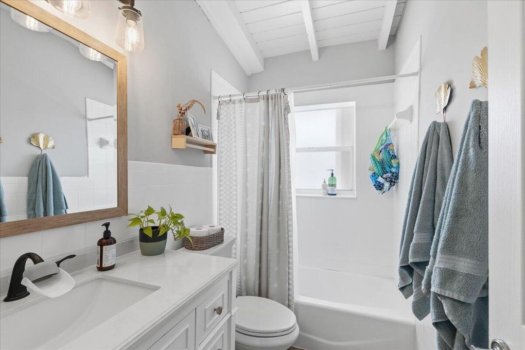 For Sale: $850,000 (4 beds, 2 baths, 1708 Square Feet)