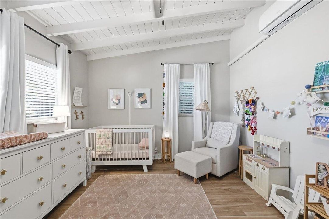 For Sale: $850,000 (4 beds, 2 baths, 1708 Square Feet)