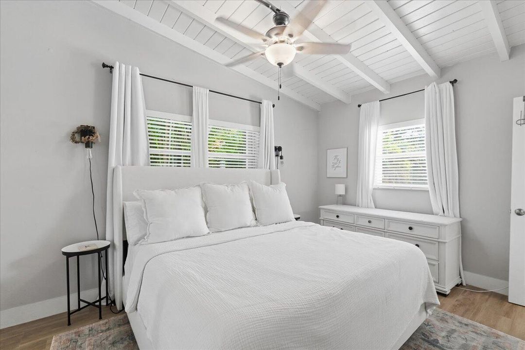 For Sale: $850,000 (4 beds, 2 baths, 1708 Square Feet)