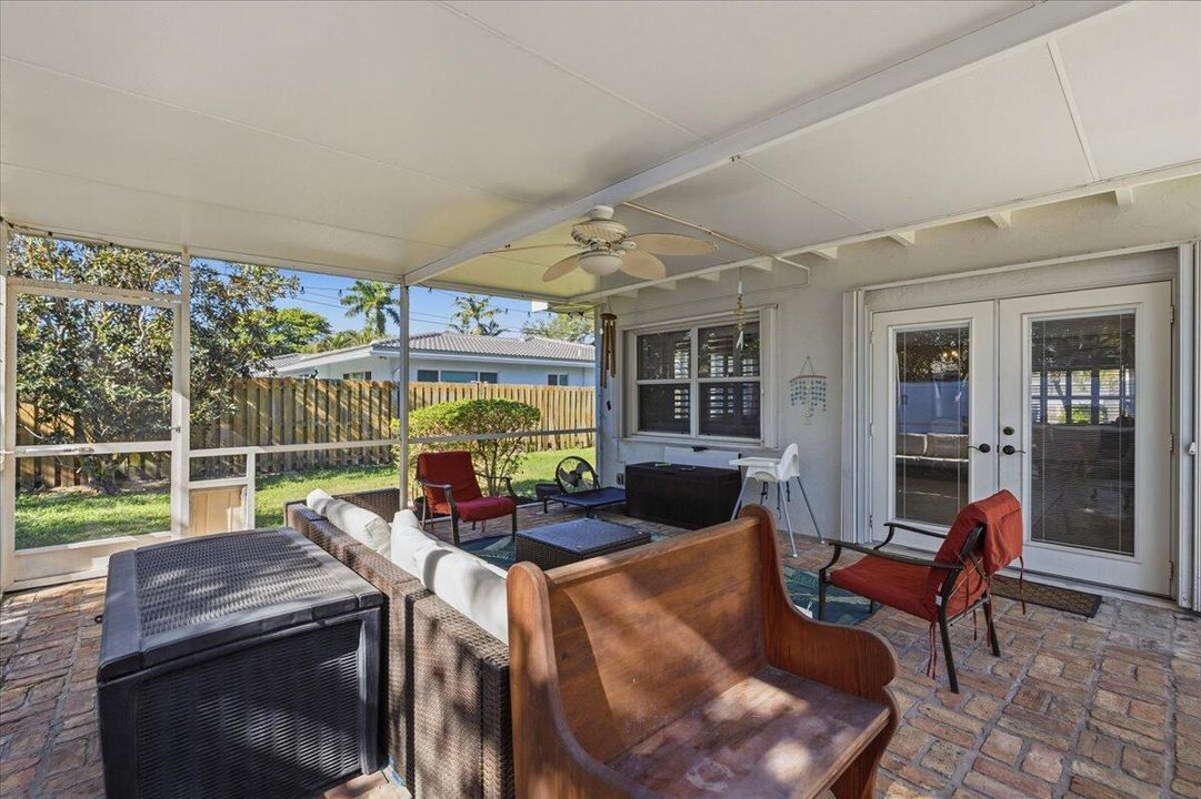 For Sale: $850,000 (4 beds, 2 baths, 1708 Square Feet)