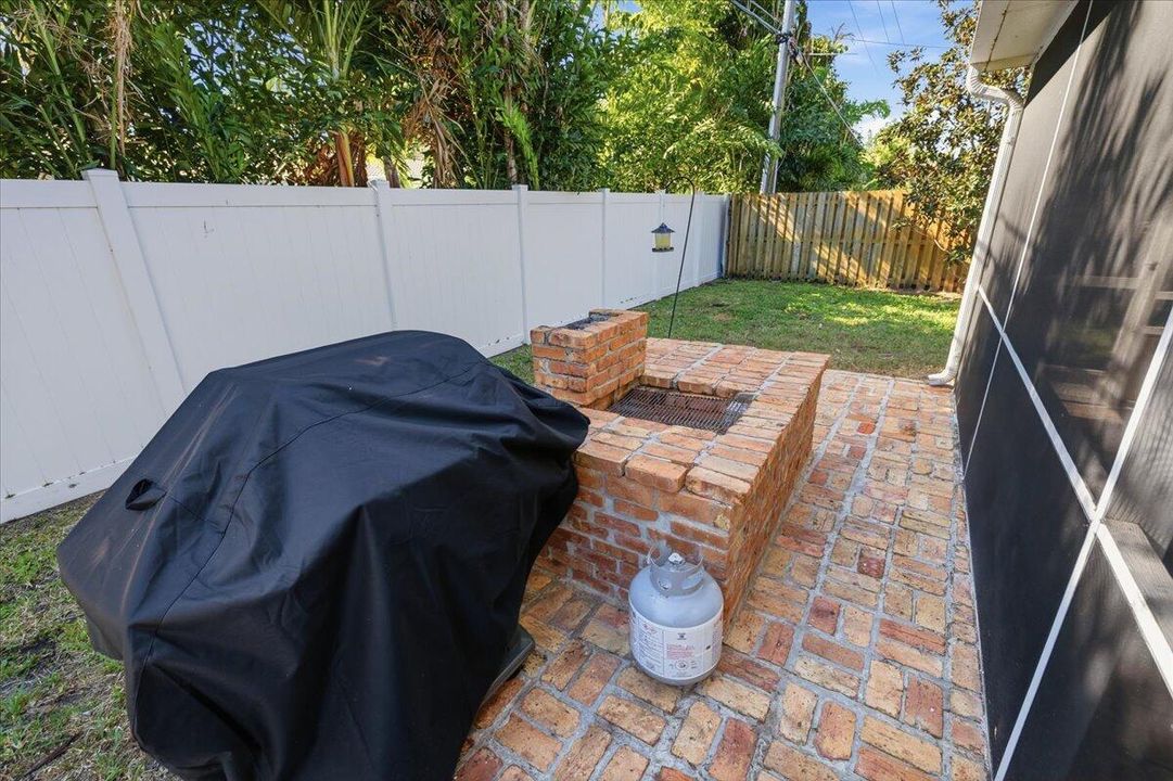 For Sale: $850,000 (4 beds, 2 baths, 1708 Square Feet)