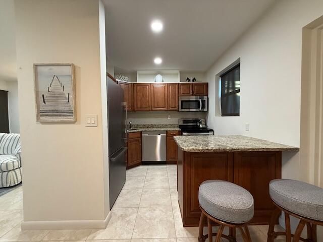 出租: $2,200 (1 贝兹, 1 浴室, 975 平方英尺)