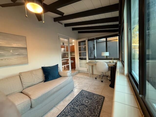 出租: $2,200 (1 贝兹, 1 浴室, 975 平方英尺)