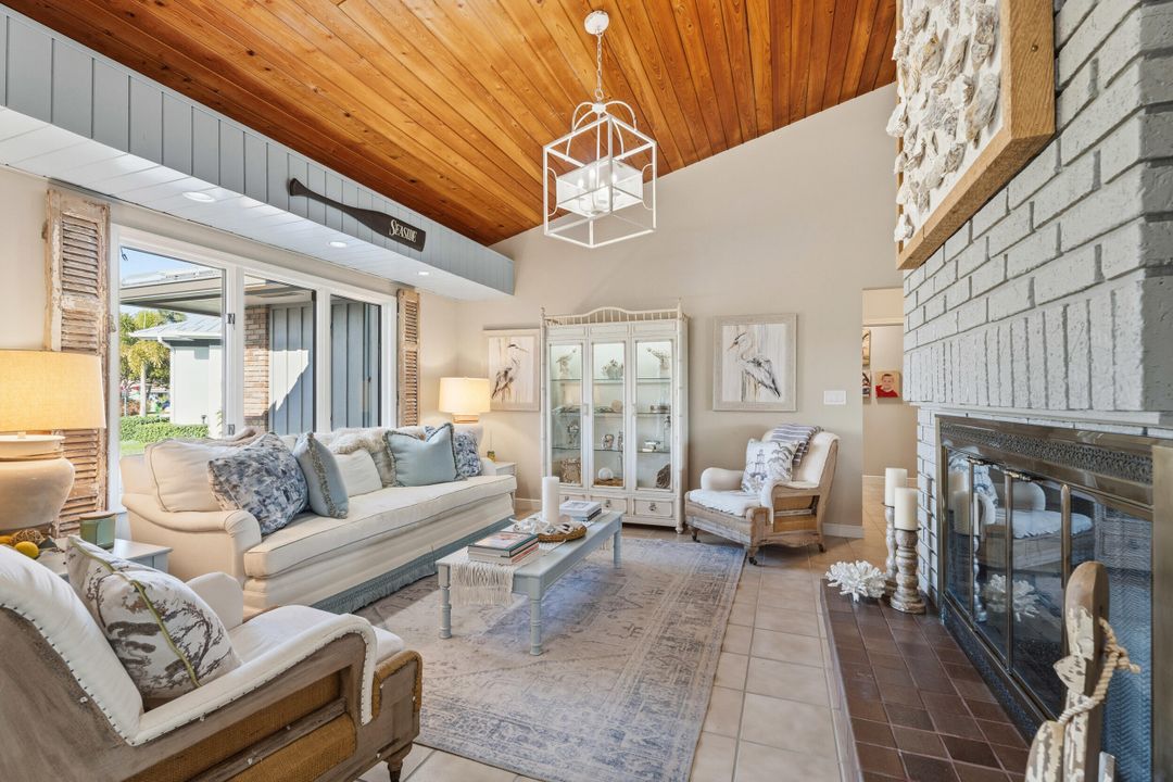 For Sale: $1,775,000 (4 beds, 3 baths, 3907 Square Feet)