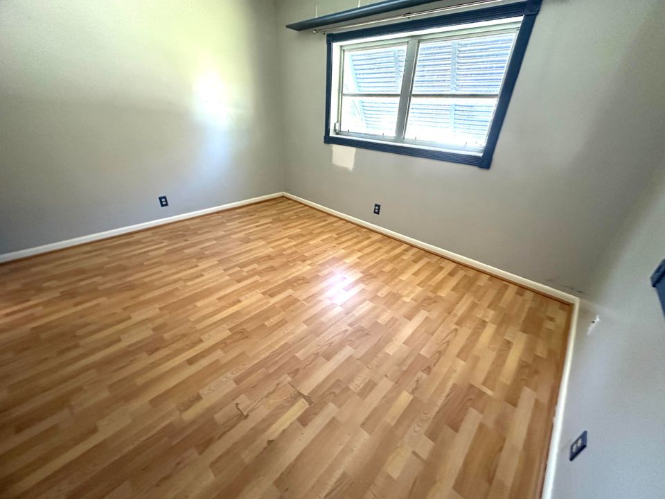 待售: $700,000 (3 贝兹, 2 浴室, 1645 平方英尺)