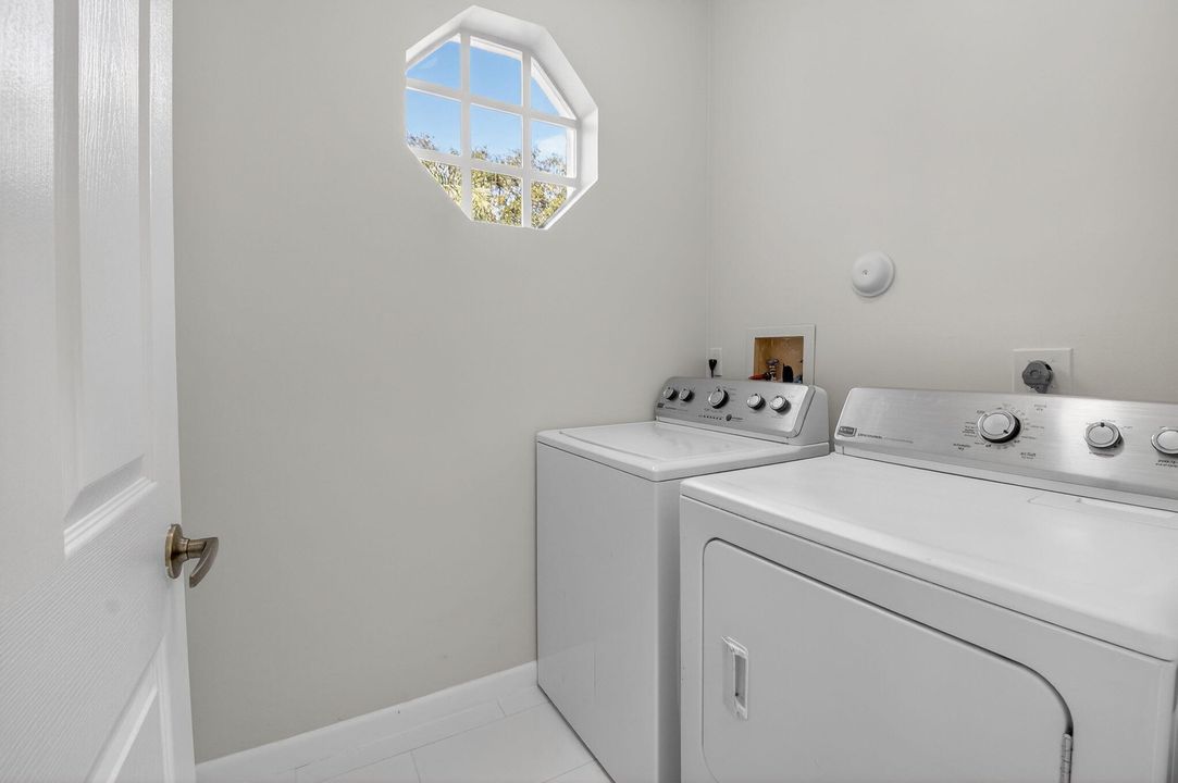 En Venta: $670,000 (3 camas, 2 baños, 1609 Pies cuadrados)