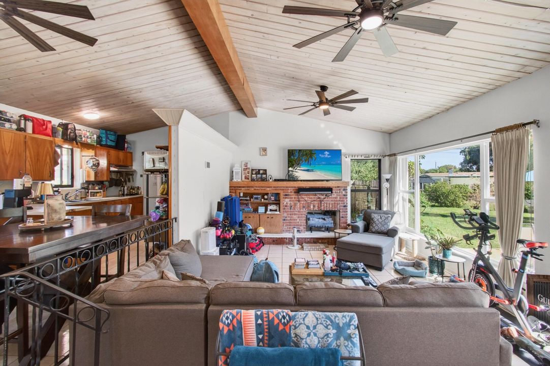 For Sale: $549,000 (3 beds, 2 baths, 1653 Square Feet)