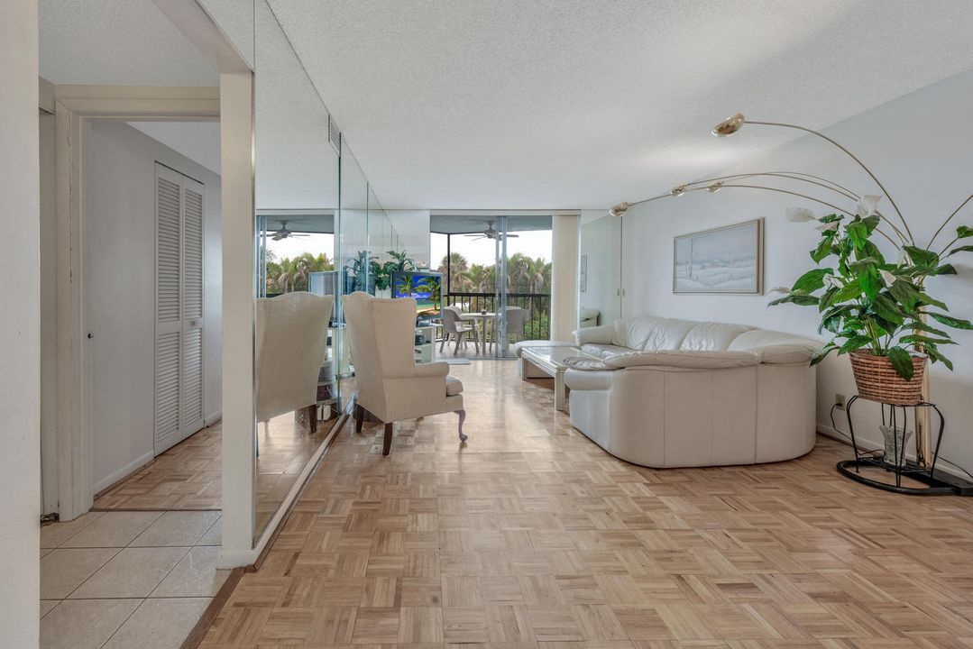 出租: $1,900 (2 贝兹, 2 浴室, 1029 平方英尺)