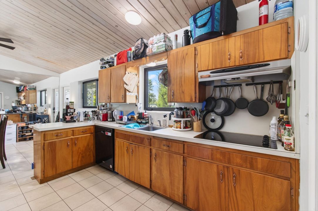 For Sale: $549,000 (3 beds, 2 baths, 1653 Square Feet)