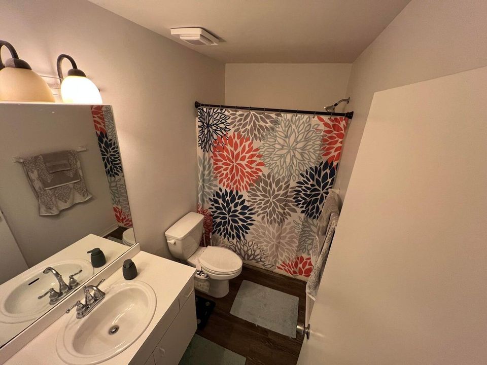 出租: $1,150 (2 贝兹, 1 浴室, 800 平方英尺)