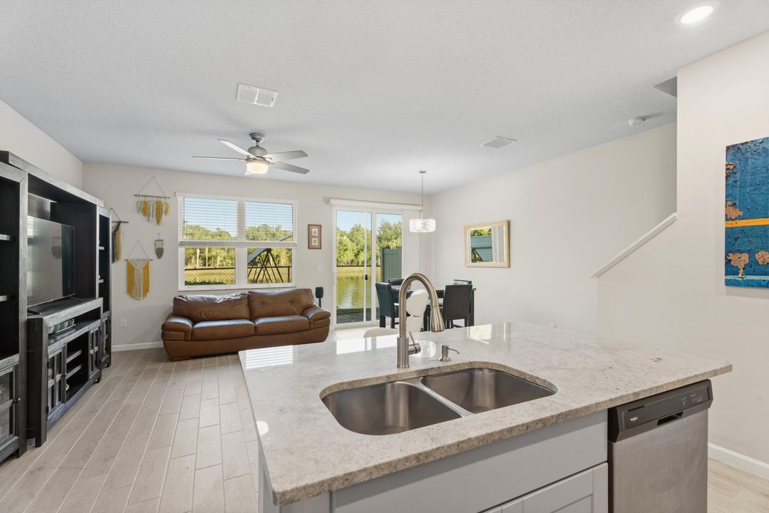 En Venta: $368,000 (3 camas, 2 baños, 1475 Pies cuadrados)