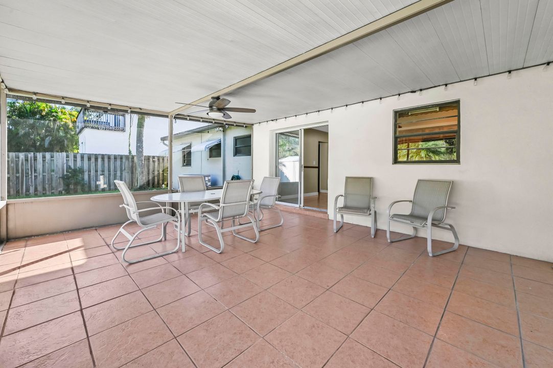 На продажу: $539,900 (3 спален, 2 ванн, 1384 Квадратных фут)